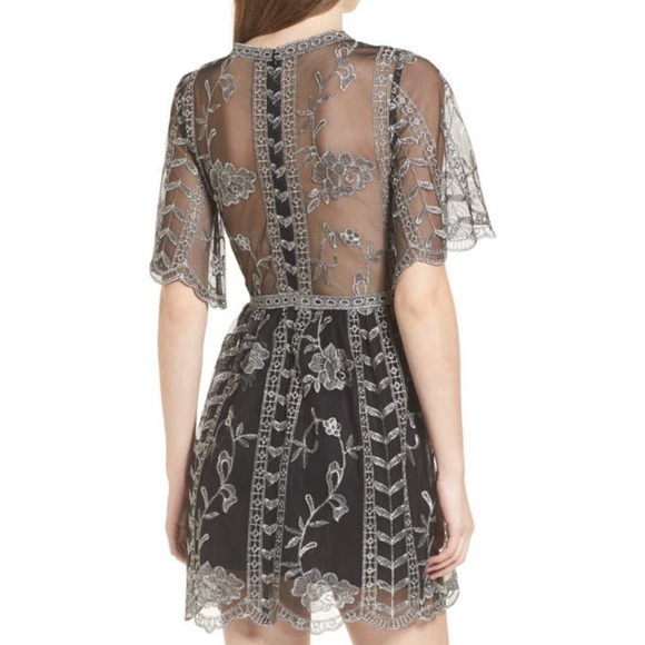 Socialite lace dress - Picture 8 of 11